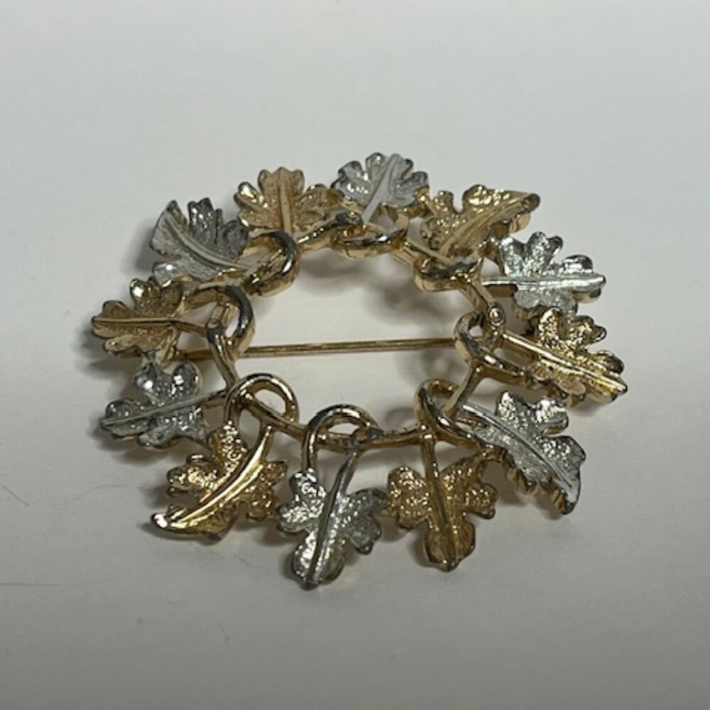 VTG Sarah Coventry "Garland" Two-Tone Silver/Gold Leaf Wreath Brooch Pin 1.75"